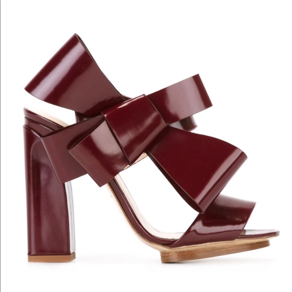 $1650 Like new Delpozo Side Bow patent leather burgundy heels chunky 38 7 7.5